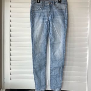 American Eagle Light Wash Skinny Jeans